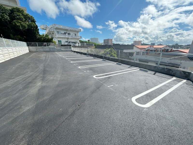 Rental Parking Space with Garage Certificate in Ginowan, Okinawa - Thumbnail 3