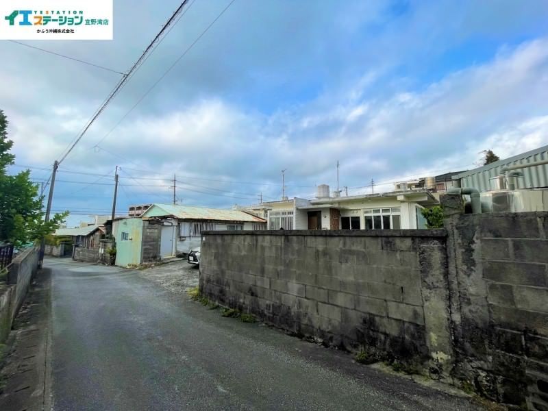172.6 Tsubo Land Plot for Sale in Kiyuna, Ginowan, Okinawa - Thumbnail 2