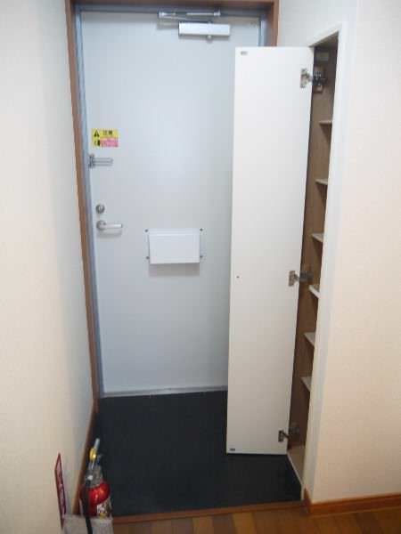 1K Apartment for Rent in Yaese Town, Okinawa - 55,000 Yen - Thumbnail 3