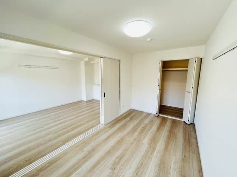 New 1LDK Pet-Friendly Apartment in Tomigusuku, Okinawa - Thumbnail 3
