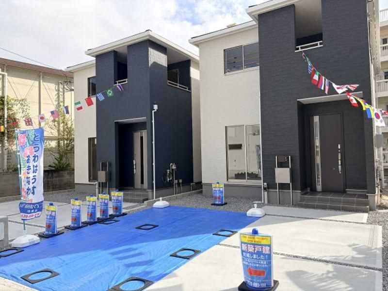New 4LDK House with Walk-in Closets in Yonabaru, Okinawa - Thumbnail 3