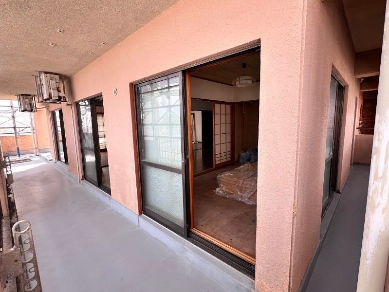 4LDK Top-Floor Apartment with U-Shaped Balcony in Naha, Okinawa - Thumbnail 3