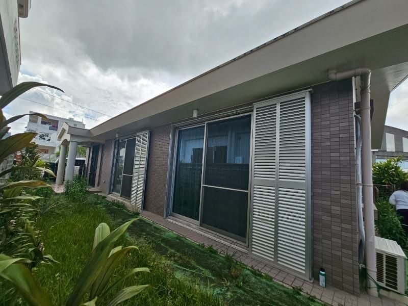 Western-Style 2LDK House with Garage in Okinawa City - Thumbnail 2