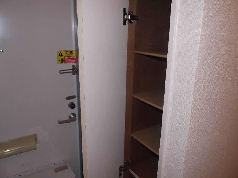 Leopalace Chatan 1K Rental Apartment Near Araha Beach, Okinawa - Thumbnail 3