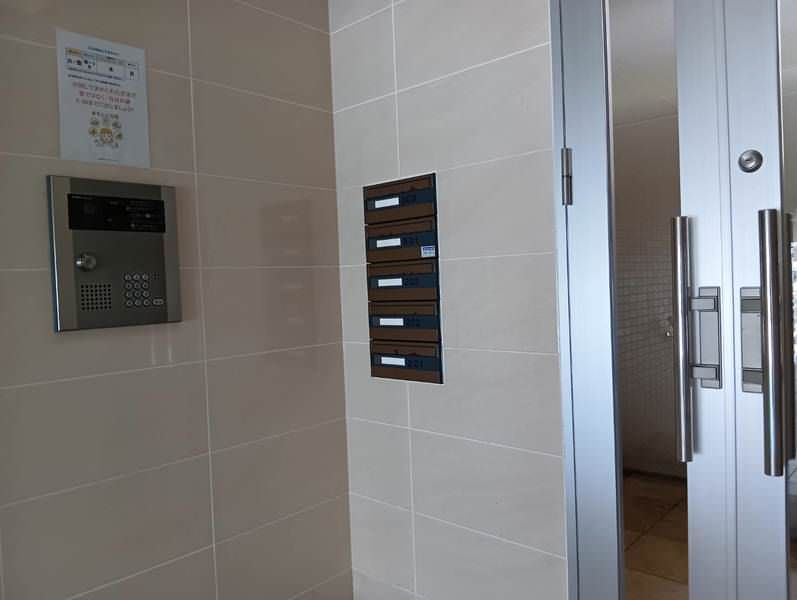 2LDK Apartment for Rent in Urasoe, Okinawa with Auto-Lock & 2 Parking - Thumbnail 3