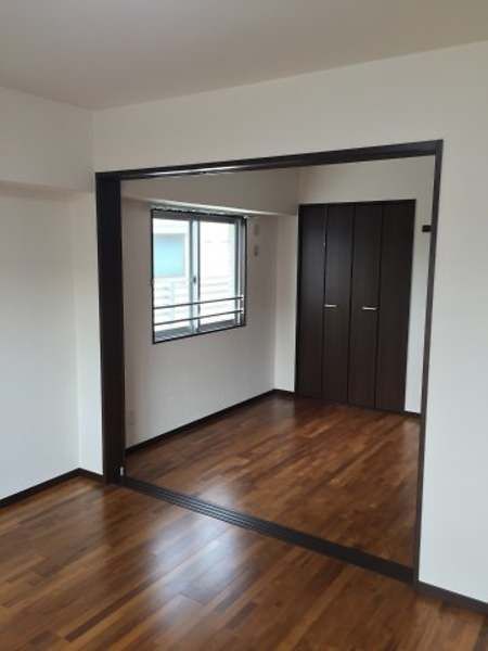 2LDK Apartment for Rent in Urasoe, Okinawa with Auto-Lock & 2 Parking - Thumbnail 4