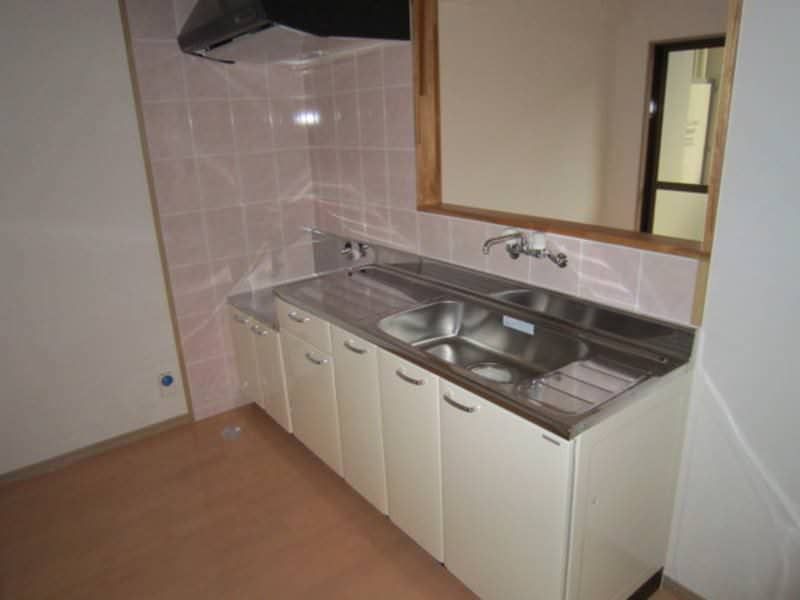 2LDK Apartment for Rent in Naha City, Okinawa with Free Internet - Thumbnail 3
