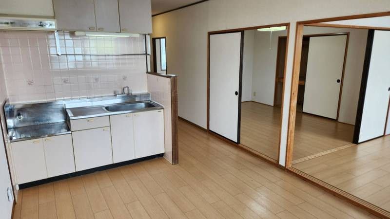 3DK Apartment for Rent in Itoman, Okinawa - 58.48m² - Thumbnail 3