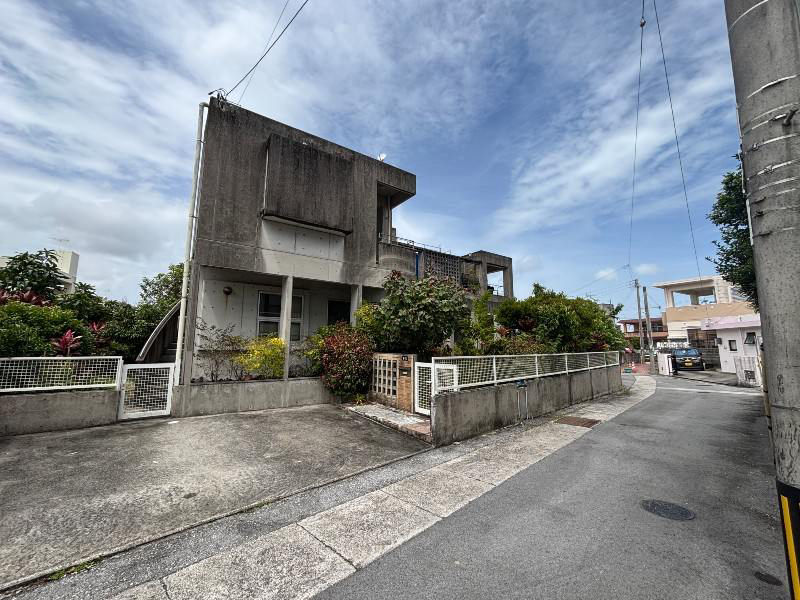 6LDK Two-Generation House in Yonabaru, Okinawa - Thumbnail 2