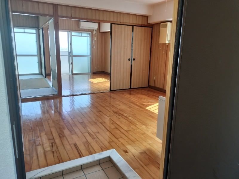 2DK Apartment for Rent in Chatan Town, Okinawa - 39.7 sqm - Thumbnail 3