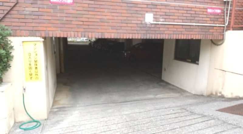 2LDK Apartment with Storage in Naha Oroku, Okinawa - Thumbnail 2