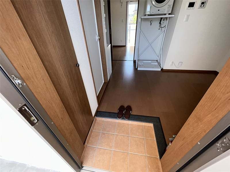 Pet-Friendly 1K Apartment in Tomigusuku, Okinawa with Free Internet - Thumbnail 3