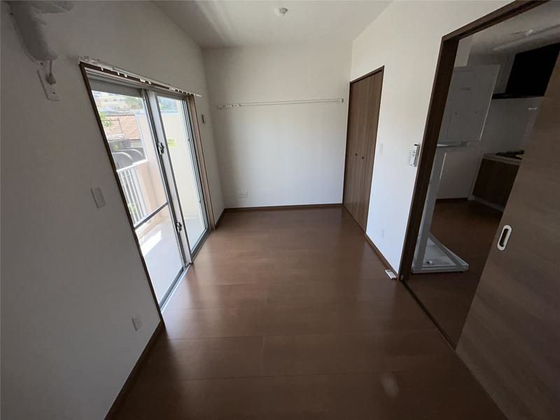 Pet-Friendly 1K Apartment in Tomigusuku, Okinawa with Free Internet - Thumbnail 4