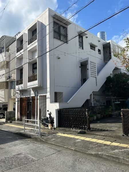 3-Storey 4DK Reinforced Concrete Home with Rental Income in Naha Tomari - Thumbnail 2