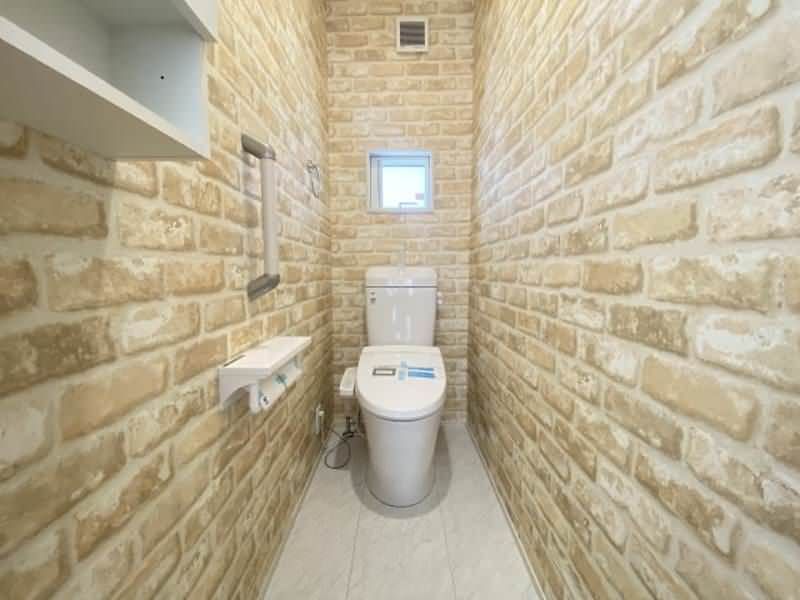 New 3LDK House in Uruma City with 6 Parking Spaces & Premium Features - Thumbnail 2