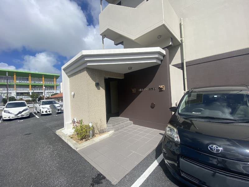 Modern 2LDK Apartment for Rent in Naha, Okinawa with Auto-Lock - Thumbnail 3