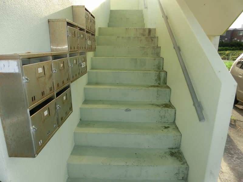 2DK Apartment with Tatami Room & Free Parking in Haebaru, Okinawa - Thumbnail 2