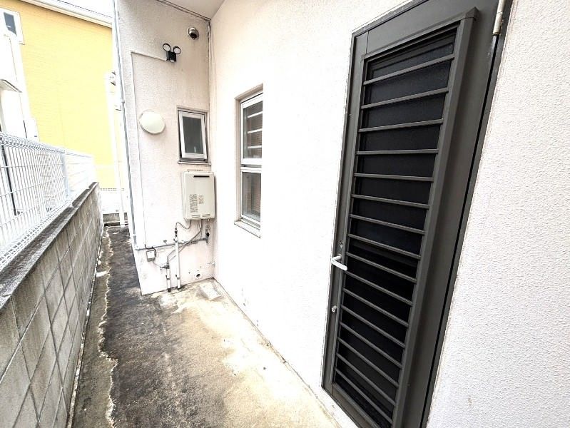 Pet-Friendly Beach House for Rent in Chatan, Okinawa - Thumbnail 3