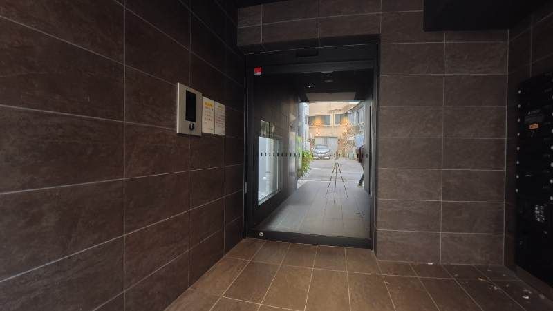 Modern 1R Apartment for Rent in Naha Makishi, Near Kokusai-dori - Thumbnail 3