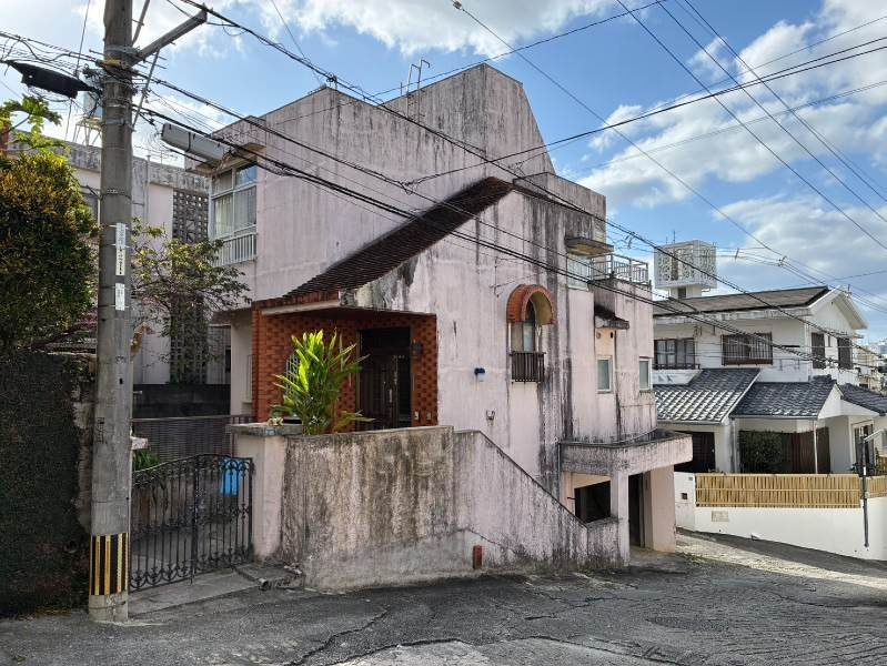 3LDK Family House with Garden for Sale in Naha, Okinawa - Thumbnail 2