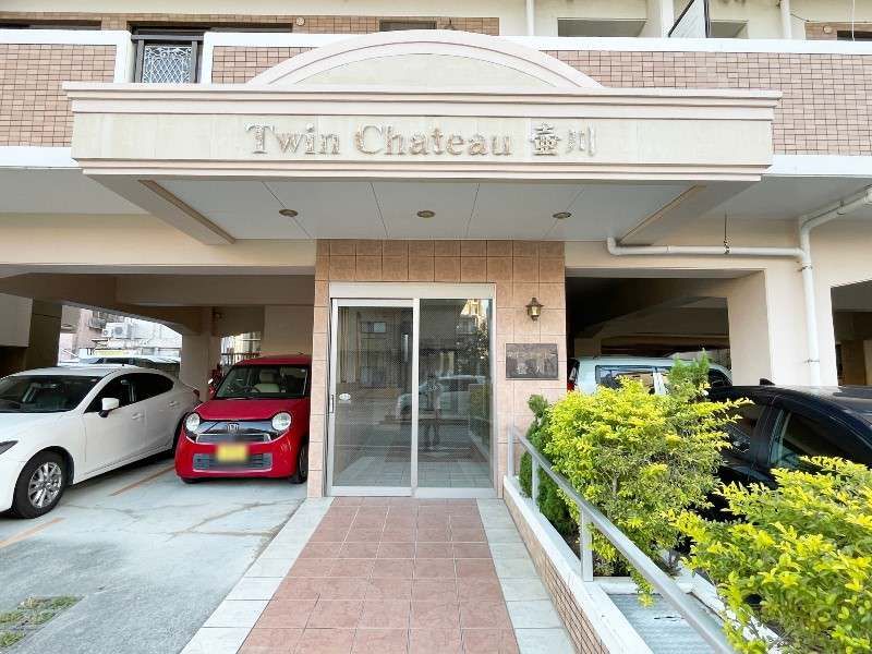 Renovated 2LDK Apartment Near Tsubogawa Station, Naha - Thumbnail 2