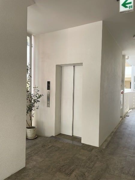 Pet-Friendly 1LDK Apartment for Rent in Chatan, Okinawa - Image 1