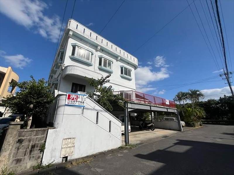 Ikuta Residence 3LDK House with Solar Income in Okinawa City - Thumbnail 4