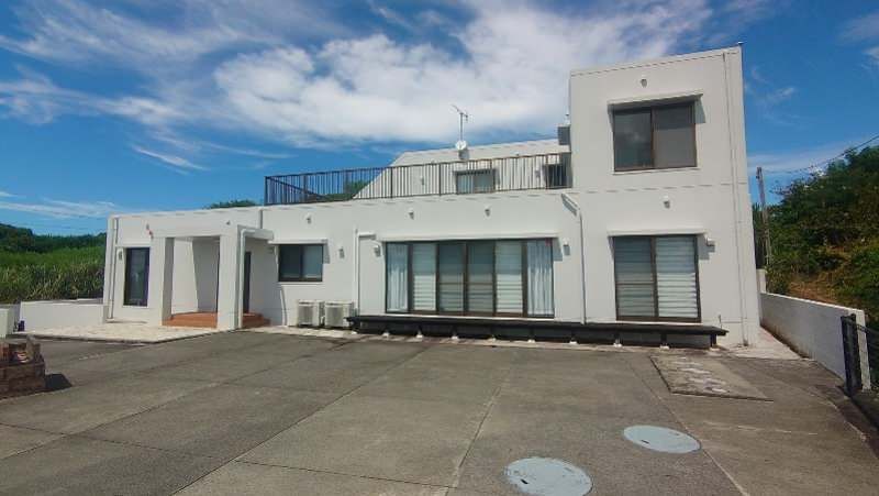 Kouri Island Villa with Ocean Views in Nakijin, Okinawa - Thumbnail 2