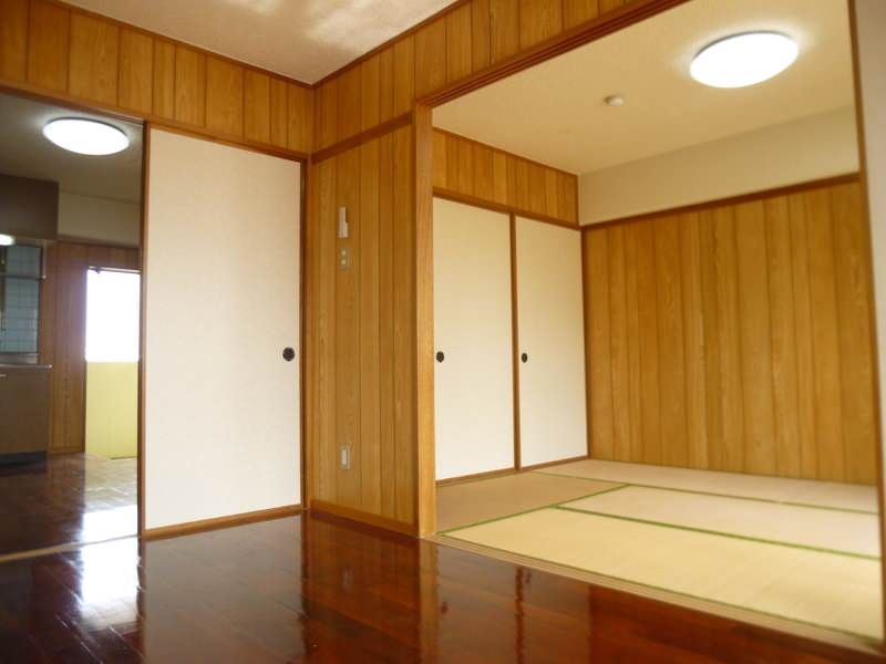 Rental 2DK Apartment in Tsukugawa, Naha City, Okinawa - Thumbnail 3