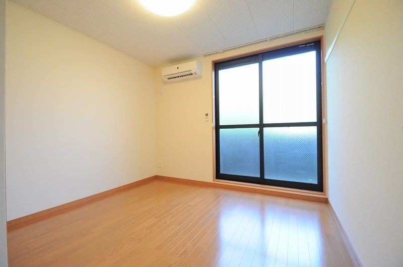 Modern 1K Apartment for Rent in Ginowan City, Okinawa - Thumbnail 2