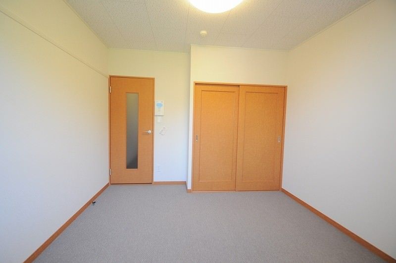 Modern 1K Apartment for Rent in Ginowan City, Okinawa - Thumbnail 3