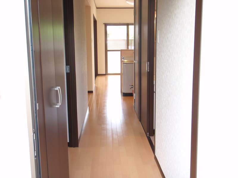 Royal House 2DK Apartment for Rent in Nanjo City, Okinawa - Thumbnail 3