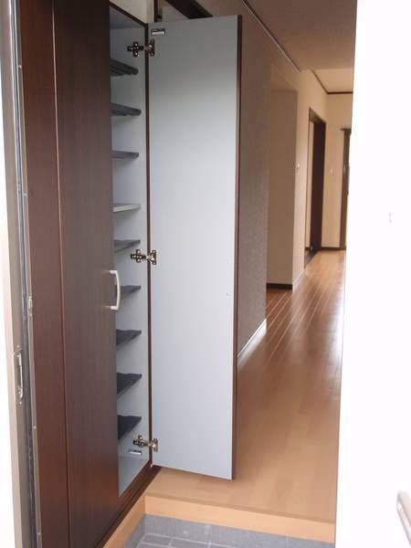 Royal House 2DK Apartment for Rent in Nanjo City, Okinawa - Thumbnail 4