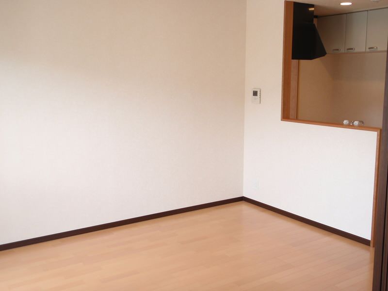 Royal House 2DK Apartment for Rent in Nanjo City, Okinawa - Thumbnail 2