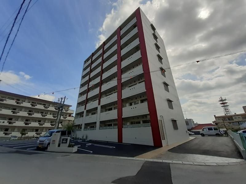 2LDK Pet-Friendly Apartment for Rent in Nago City, Okinawa - Thumbnail 3