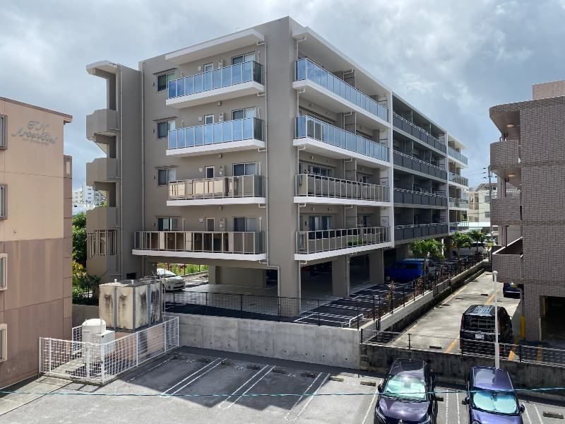 Milco Mansion Ginowan Ganeko 2LDK Corner Unit with Sea View - Thumbnail 3