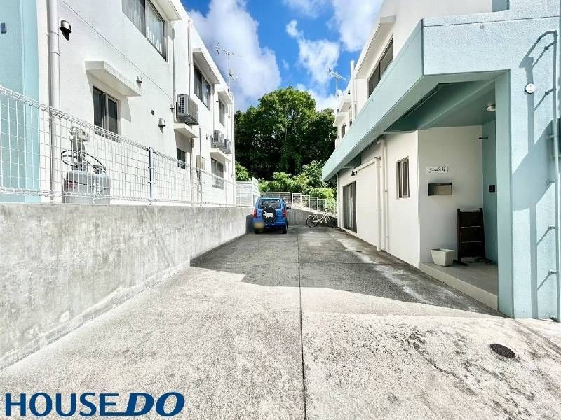 4LDK Reinforced Concrete House for Sale in Chatan, Okinawa - Thumbnail 3