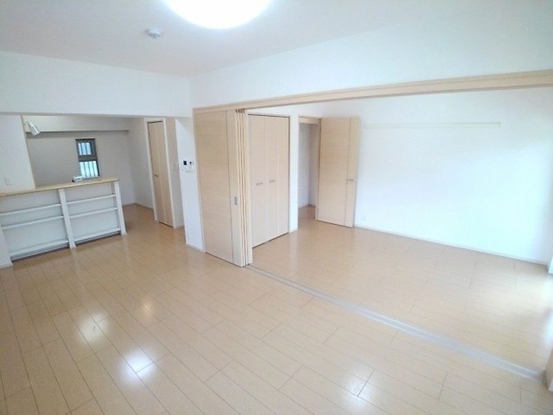 2LDK Apartment for Rent in Tomigusuku, Okinawa - Thumbnail 2
