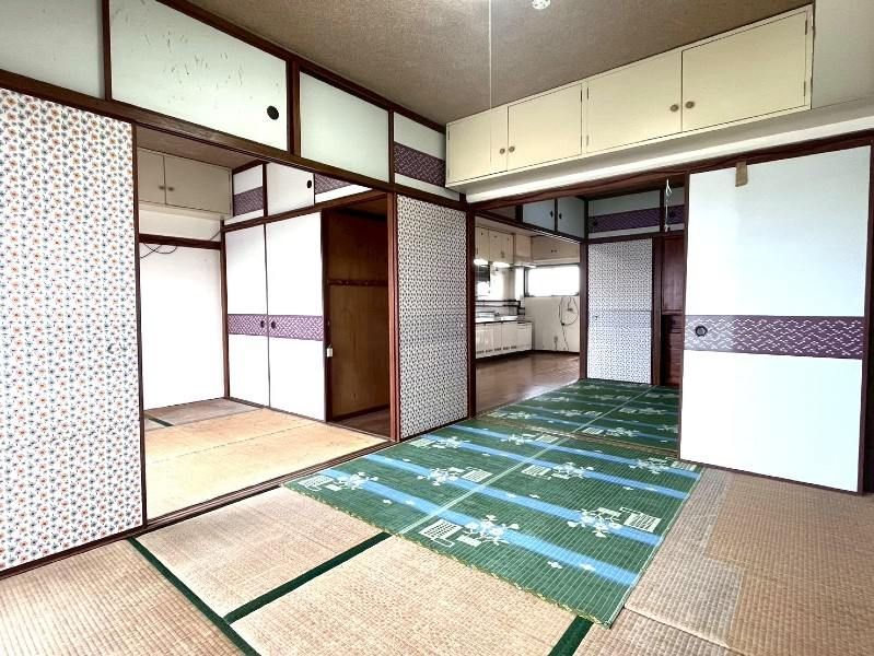 6LDK Dual-Unit Apartment for Sale in Naha, Okinawa - Thumbnail 2