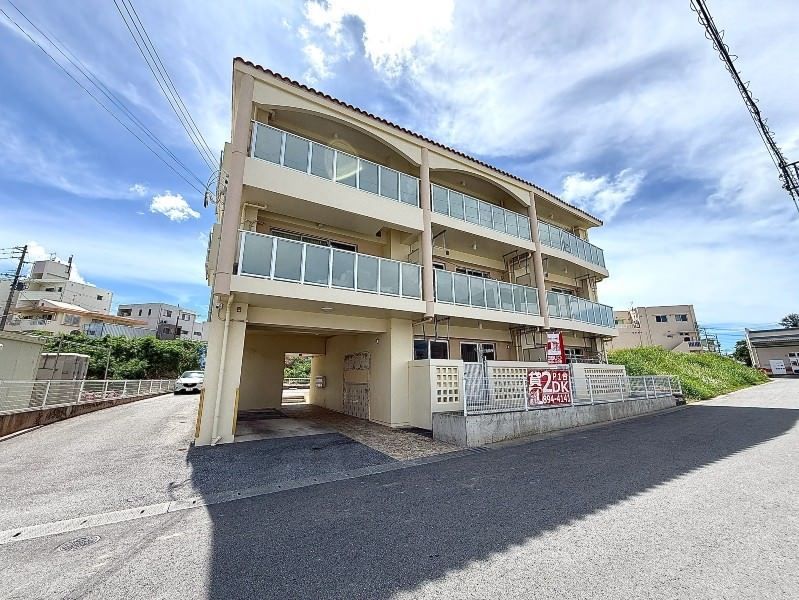 Spacious 3LDK Apartment for Rent in Urasoe, Okinawa - Thumbnail 2