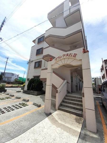 Modern 2DK Apartment for Rent in Yomitan Village, Okinawa - Thumbnail 4
