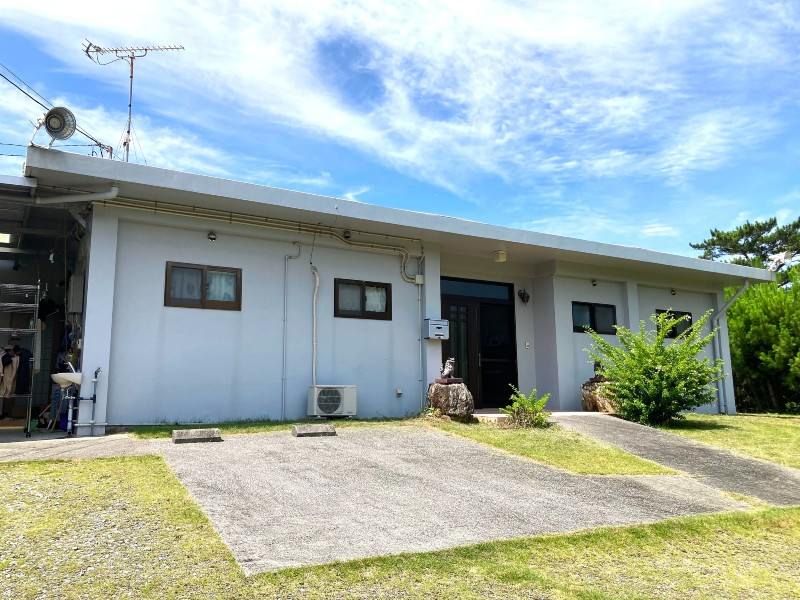 1LDK House for Sale in Nakijin Village, Okinawa with Ocean Views - Thumbnail 2