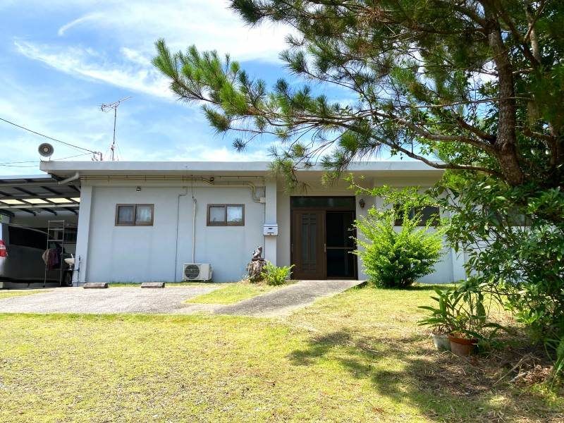 1LDK House for Sale in Nakijin Village, Okinawa with Ocean Views - Thumbnail 3