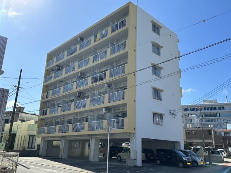 Pet-Friendly 1R Apartment with Free Rent & Appliances in Yonabaru - Thumbnail 3