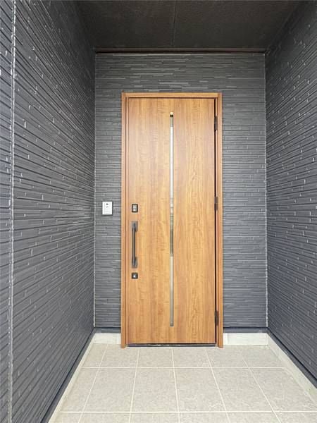 New 4LDK House for Rent in Uruma, Okinawa with 3 Parking Spaces - Thumbnail 3