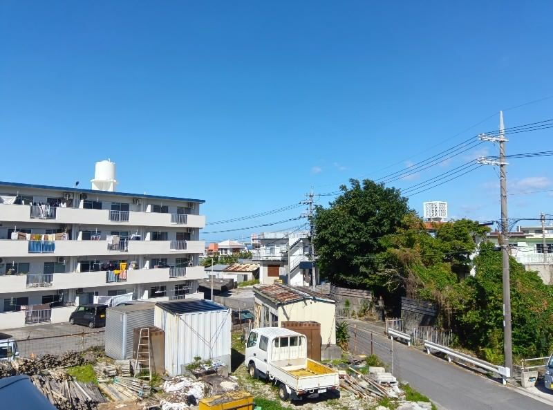 2LDK Apartment for Rent in Yomitan Village, Okinawa with Free Wi-Fi - Thumbnail 2