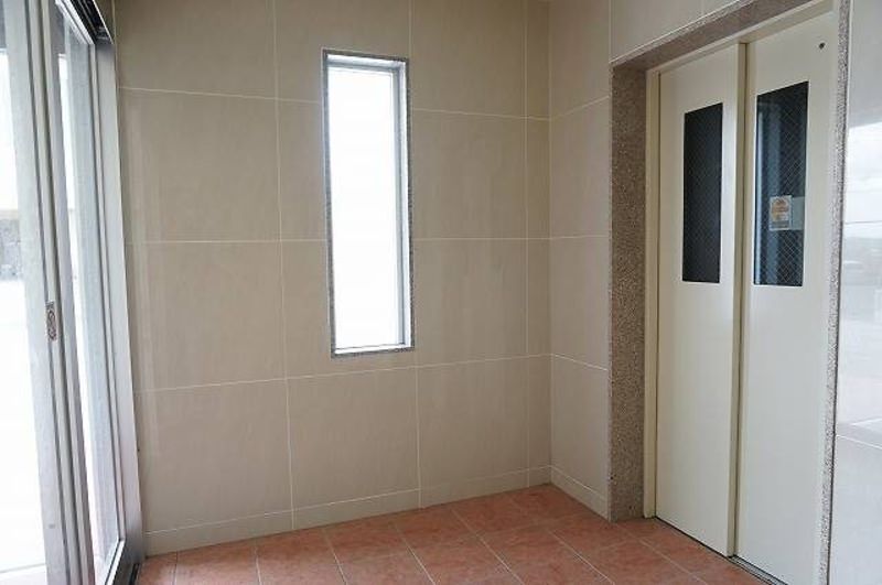 2LDK Pet-Friendly Apartment in Nishihara, Okinawa with Auto-Lock & Views - Thumbnail 3