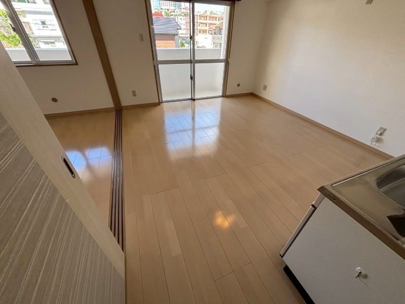 East Blue Okinawa City Yogi 2LDK Apartment for Rent - Thumbnail 4