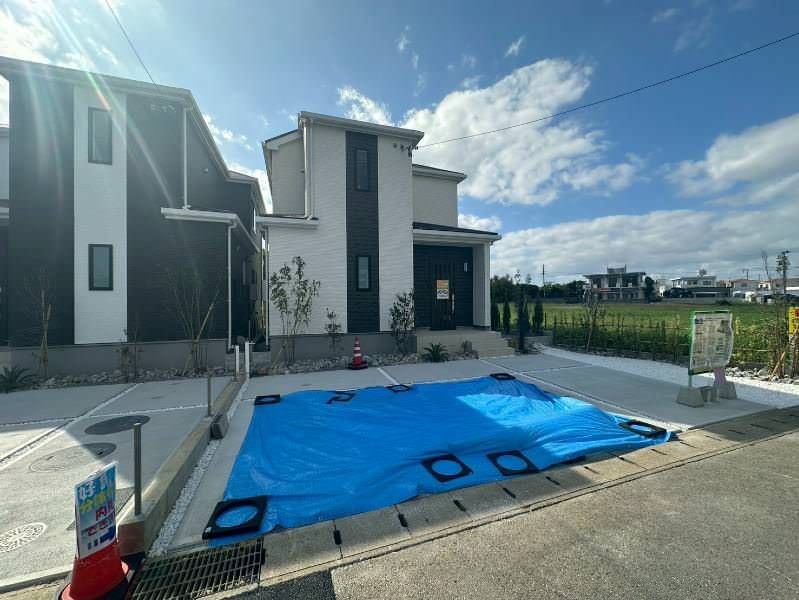 New 4LDK House for Sale in Uruma, Okinawa with 5 Parking Spaces - Thumbnail 3