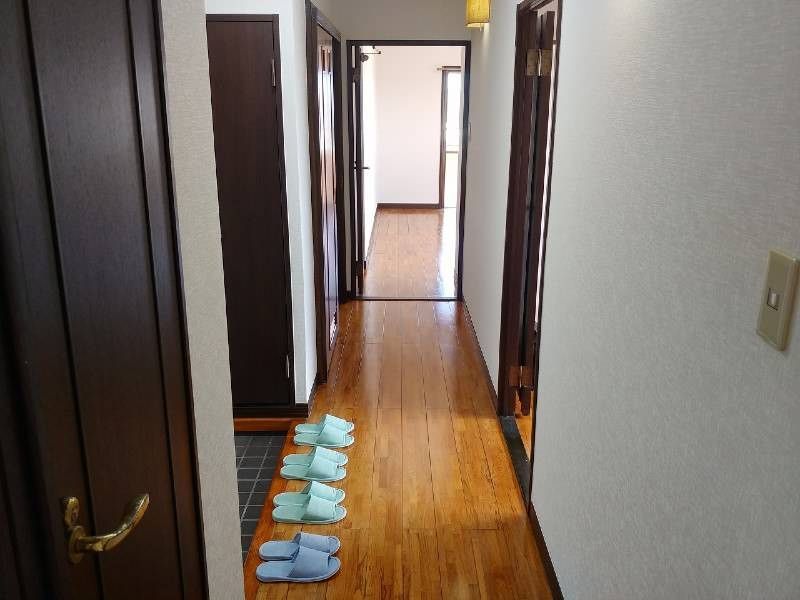 Lions Mansion Koza 4LDK Apartment with Sea View in Okinawa City - Thumbnail 4